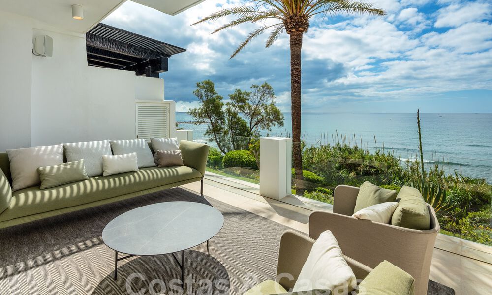 Superieur eerstelijnsstrand penthouse te koop met frontaal zeezicht in Puente Romano op de Golden Mile van Marbella 52912