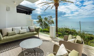 Superieur eerstelijnsstrand penthouse te koop met frontaal zeezicht in Puente Romano op de Golden Mile van Marbella 52912 