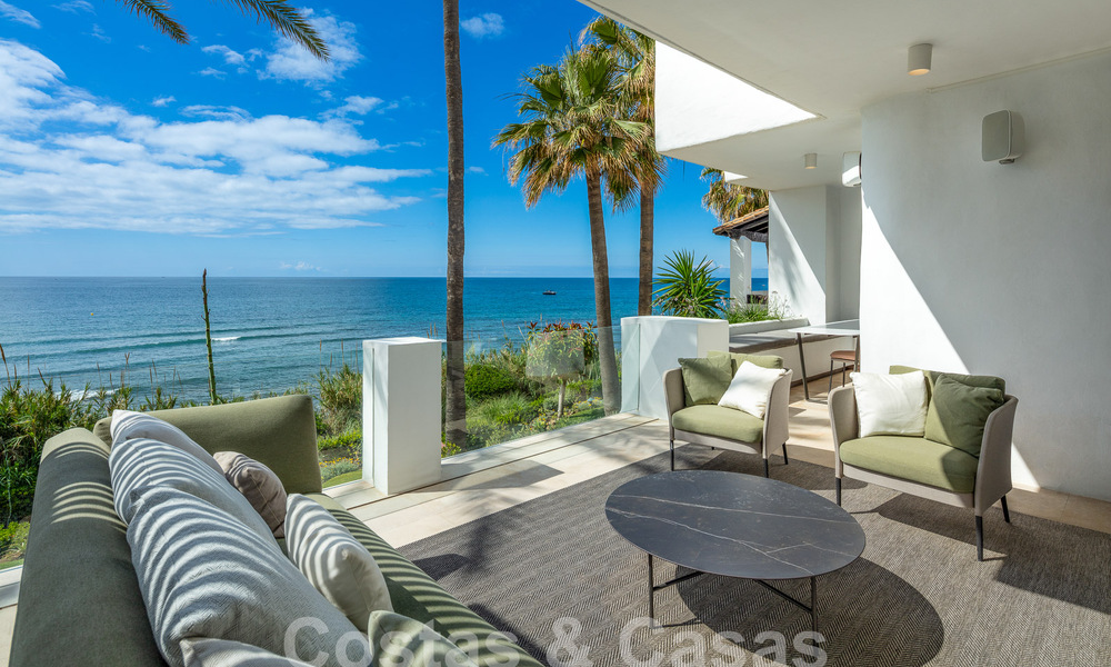 Superieur eerstelijnsstrand penthouse te koop met frontaal zeezicht in Puente Romano op de Golden Mile van Marbella 52913