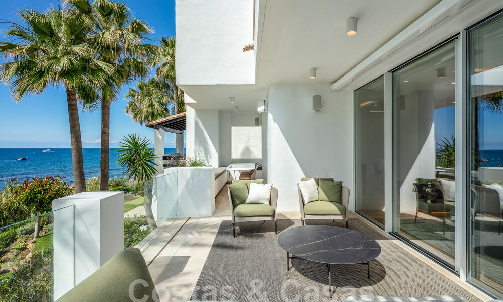 Superieur eerstelijnsstrand penthouse te koop met frontaal zeezicht in Puente Romano op de Golden Mile van Marbella 52914