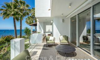 Superieur eerstelijnsstrand penthouse te koop met frontaal zeezicht in Puente Romano op de Golden Mile van Marbella 52914 