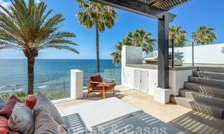 Superieur eerstelijnsstrand penthouse te koop met frontaal zeezicht in Puente Romano op de Golden Mile van Marbella 52917 