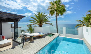 Superieur eerstelijnsstrand penthouse te koop met frontaal zeezicht in Puente Romano op de Golden Mile van Marbella 52918 