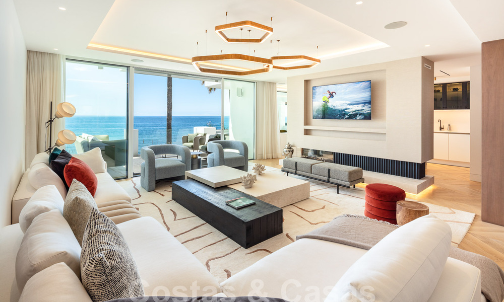 Superieur eerstelijnsstrand penthouse te koop met frontaal zeezicht in Puente Romano op de Golden Mile van Marbella 52926