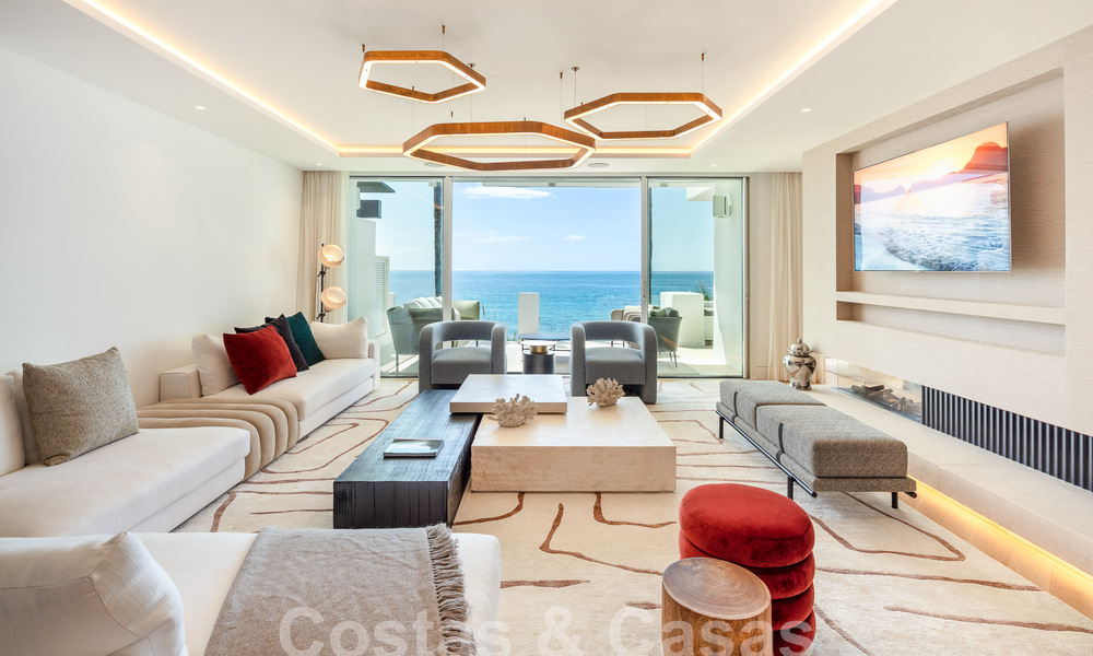 Superieur eerstelijnsstrand penthouse te koop met frontaal zeezicht in Puente Romano op de Golden Mile van Marbella 52927