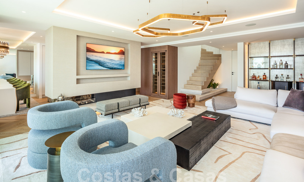 Superieur eerstelijnsstrand penthouse te koop met frontaal zeezicht in Puente Romano op de Golden Mile van Marbella 52929