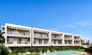 Nieuwe, energie efficiënte rijhuizen te koop, op een steenworp van het strand in Elviria ten oosten van Marbella’s centrum 53157 