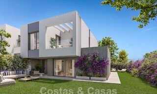 Nieuwe, energie efficiënte rijhuizen te koop, op een steenworp van het strand in Elviria ten oosten van Marbella’s centrum 53160 