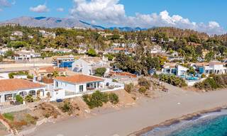Schitterende strandvilla in een modern-Mediterrane stijl te koop met frontaal zeezicht, eerstelijnsstrand in Mijas, Costa del Sol 54556 