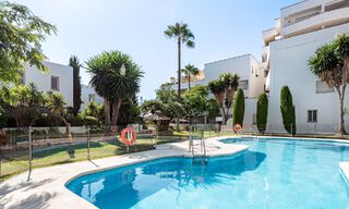 Luxueus gerenoveerd appartement met 4 slaapkamers te koop in het prestigieuze Nueva Andalucia, Marbella 54686 