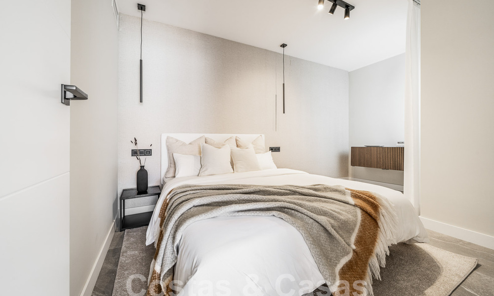 Luxueus gerenoveerd appartement met 4 slaapkamers te koop in het prestigieuze Nueva Andalucia, Marbella 54689