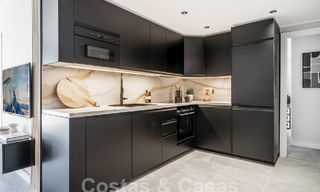 Luxueus gerenoveerd appartement met 4 slaapkamers te koop in het prestigieuze Nueva Andalucia, Marbella 54691 