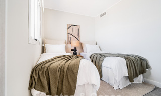 Luxueus gerenoveerd appartement met 4 slaapkamers te koop in het prestigieuze Nueva Andalucia, Marbella 54694 