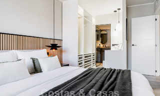 Luxueus gerenoveerd appartement met 4 slaapkamers te koop in het prestigieuze Nueva Andalucia, Marbella 54700 