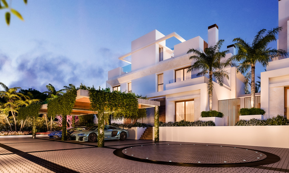 Exclusief project met 4 half-vrijstaande luxevilla’s te koop, eerstelijnsstrand, in Oost Marbella. Laatste villa, hoge korting! 53347