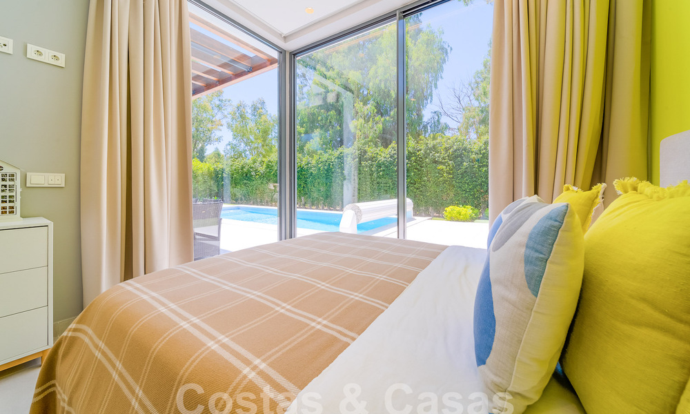 Vrijstaande luxevilla te koop in een afgesloten villacomplex in het hartje van de New Golden Mile tussen Marbella en Estepona 53835