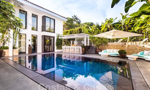 Ruime luxevilla met een modern-Mediterrane bouwstijl te koop in de prestigieuze strandwijk van Los Monteros, Oost Marbella 54595