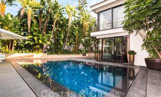 Ruime luxevilla met een modern-Mediterrane bouwstijl te koop in de prestigieuze strandwijk van Los Monteros, Oost Marbella 54597 