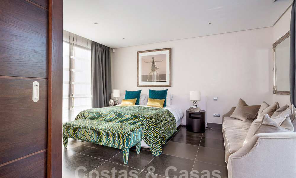 Ruime luxevilla met een modern-Mediterrane bouwstijl te koop in de prestigieuze strandwijk van Los Monteros, Oost Marbella 54612