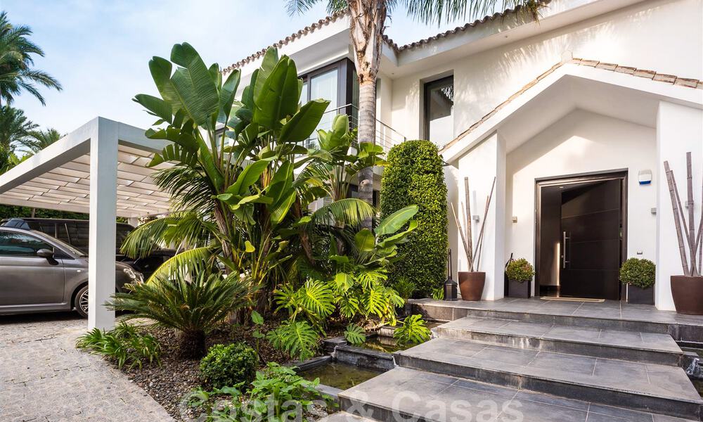 Ruime luxevilla met een modern-Mediterrane bouwstijl te koop in de prestigieuze strandwijk van Los Monteros, Oost Marbella 54613