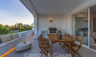 Charmant luxe appartement te koop met panoramisch uitzicht, op wandelafstand van Puerto Banus in Nueva Andalucia, Marbella 54396 