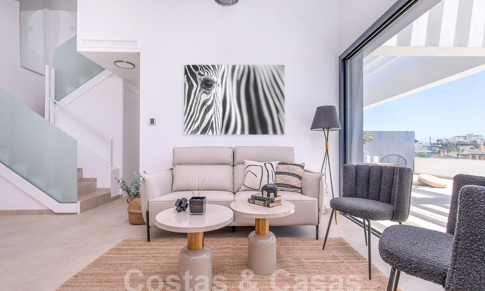 Eigentijds duplex penthouse te koop met privézwembad, op de New Golden Mile tussen Marbella en Estepona 53612