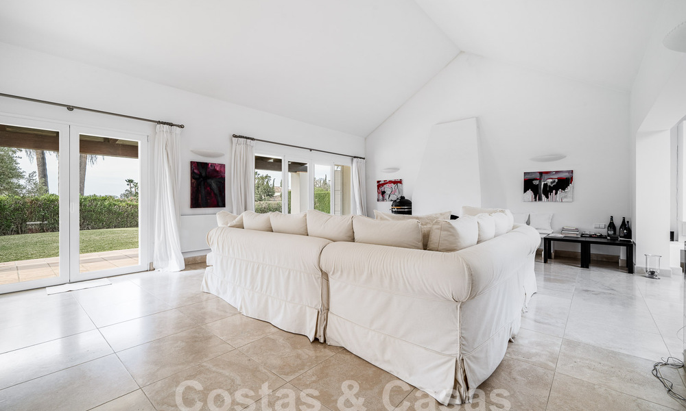 Luxevilla te koop in een Spaanse bouwstijl in de prestigieuze, afgeschermde urbanisatie Cascada de Camojan, Marbella 54834