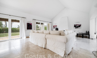 Luxevilla te koop in een Spaanse bouwstijl in de prestigieuze, afgeschermde urbanisatie Cascada de Camojan, Marbella 54834 