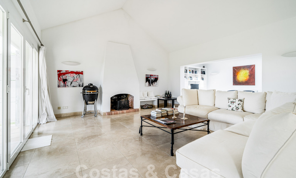 Luxevilla te koop in een Spaanse bouwstijl in de prestigieuze, afgeschermde urbanisatie Cascada de Camojan, Marbella 54835