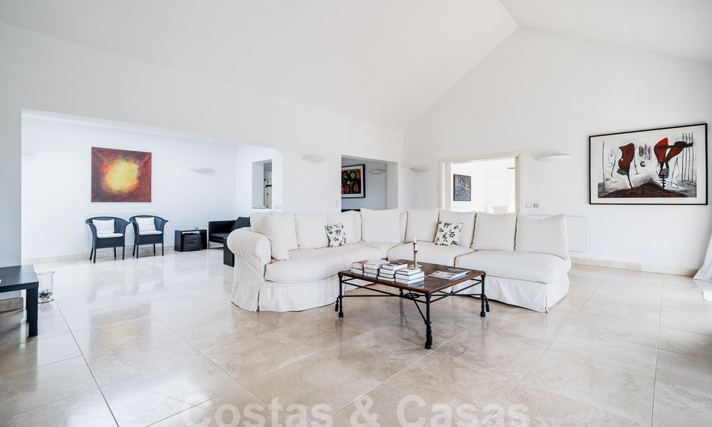 Luxevilla te koop in een Spaanse bouwstijl in de prestigieuze, afgeschermde urbanisatie Cascada de Camojan, Marbella 54836