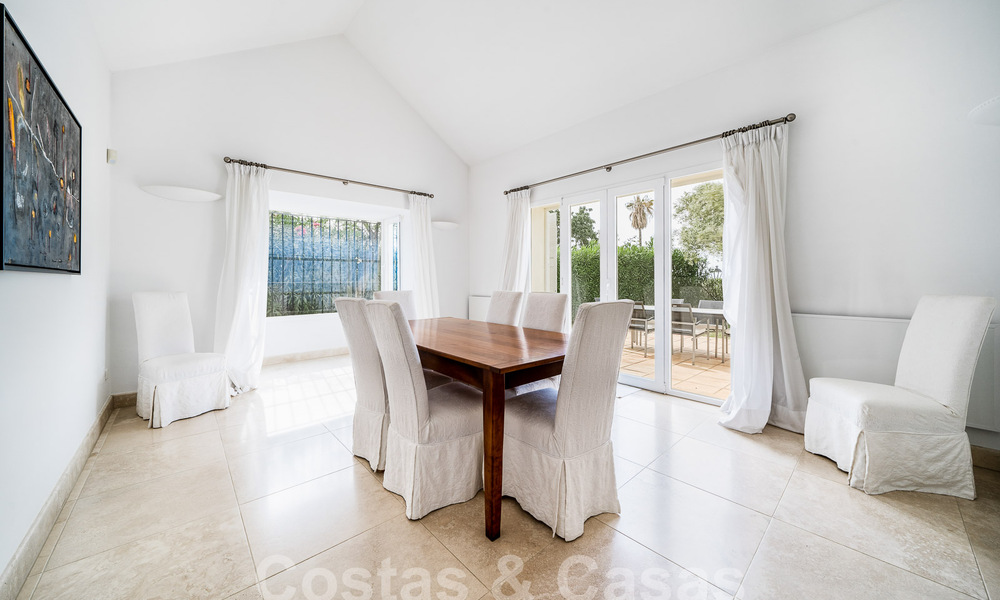 Luxevilla te koop in een Spaanse bouwstijl in de prestigieuze, afgeschermde urbanisatie Cascada de Camojan, Marbella 54837