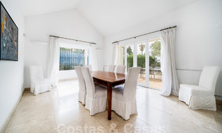 Luxevilla te koop in een Spaanse bouwstijl in de prestigieuze, afgeschermde urbanisatie Cascada de Camojan, Marbella 54837 
