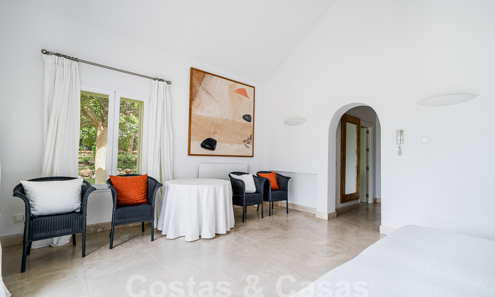 Luxevilla te koop in een Spaanse bouwstijl in de prestigieuze, afgeschermde urbanisatie Cascada de Camojan, Marbella 54844