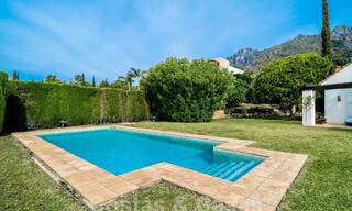 Luxevilla te koop in een Spaanse bouwstijl in de prestigieuze, afgeschermde urbanisatie Cascada de Camojan, Marbella 54849 