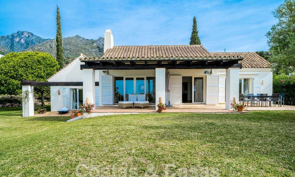 Luxevilla te koop in een Spaanse bouwstijl in de prestigieuze, afgeschermde urbanisatie Cascada de Camojan, Marbella 54850
