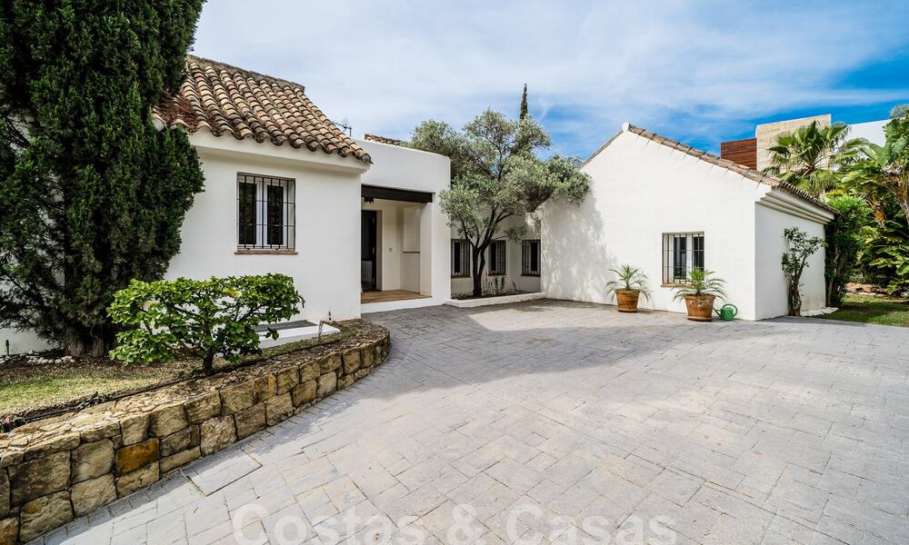 Luxevilla te koop in een Spaanse bouwstijl in de prestigieuze, afgeschermde urbanisatie Cascada de Camojan, Marbella 54851