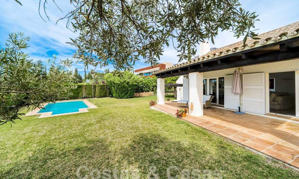 Luxevilla te koop in een Spaanse bouwstijl in de prestigieuze, afgeschermde urbanisatie Cascada de Camojan, Marbella 54852