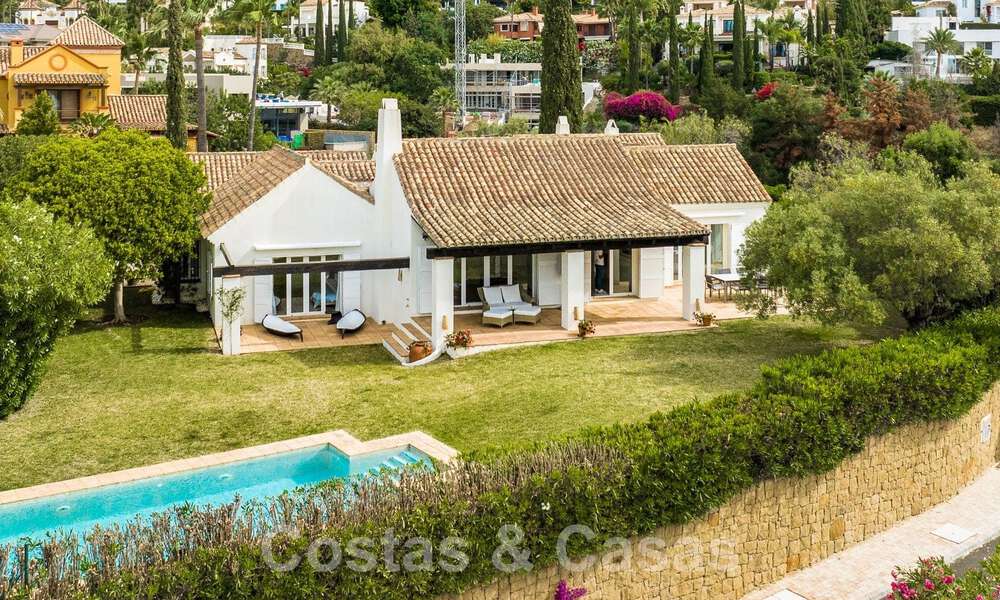 Luxevilla te koop in een Spaanse bouwstijl in de prestigieuze, afgeschermde urbanisatie Cascada de Camojan, Marbella 54856