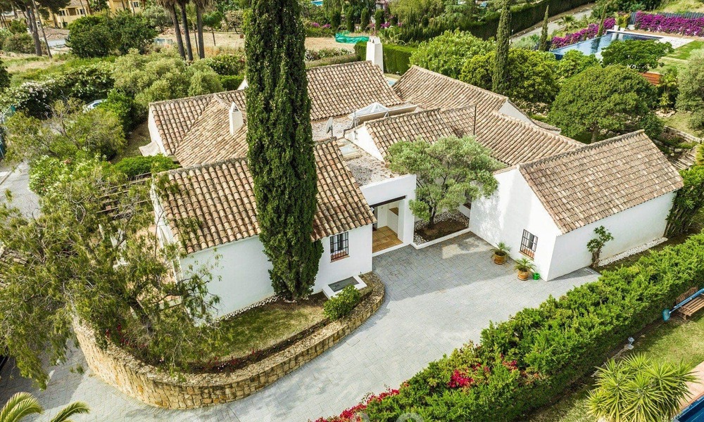 Luxevilla te koop in een Spaanse bouwstijl in de prestigieuze, afgeschermde urbanisatie Cascada de Camojan, Marbella 54859