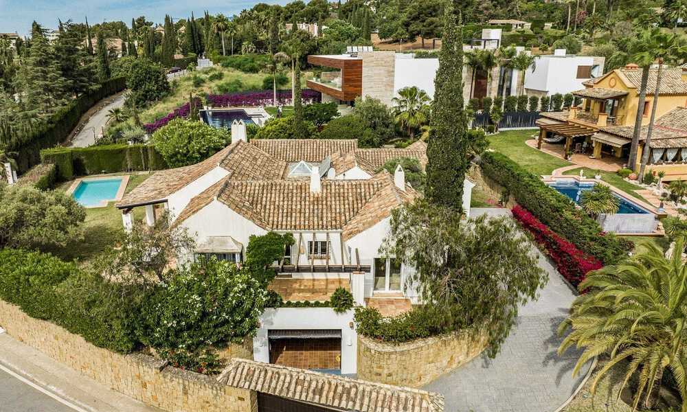 Luxevilla te koop in een Spaanse bouwstijl in de prestigieuze, afgeschermde urbanisatie Cascada de Camojan, Marbella 54860