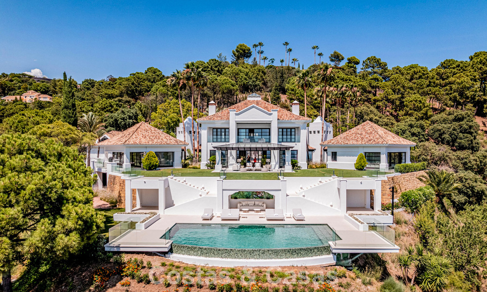 Boutique villa in resortstijl te koop met open zeezicht, genesteld in het weelderig groen van het exclusieve La Zagaleta golfresort, Marbella - Benahavis 54052