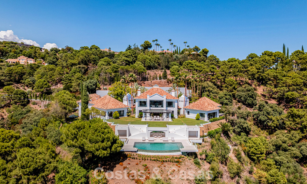 Boutique villa in resortstijl te koop met open zeezicht, genesteld in het weelderig groen van het exclusieve La Zagaleta golfresort, Marbella - Benahavis 54053