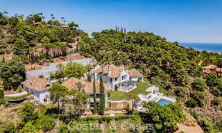 Boutique villa in resortstijl te koop met open zeezicht, genesteld in het weelderig groen van het exclusieve La Zagaleta golfresort, Marbella - Benahavis 54055 