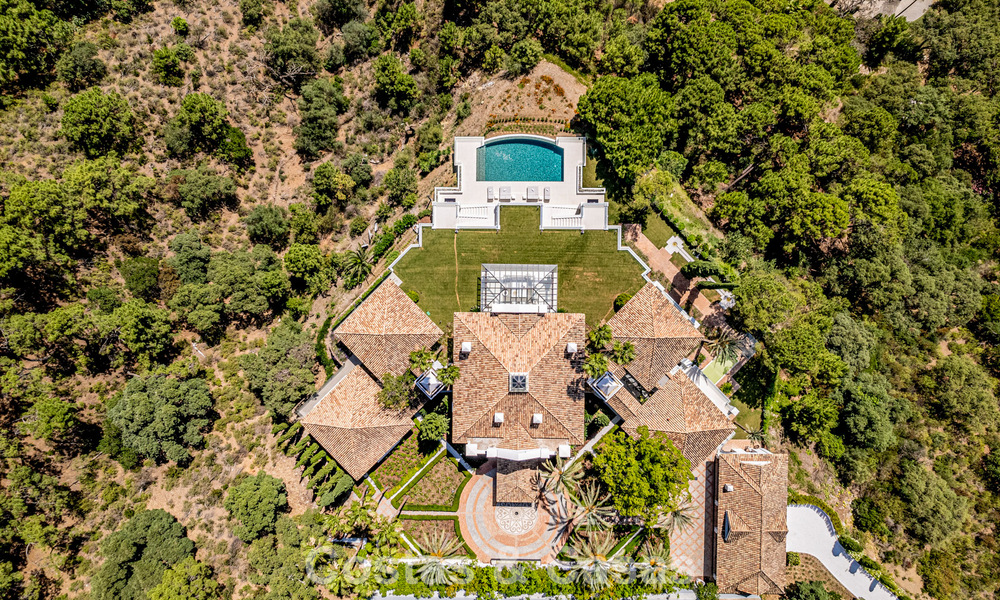 Boutique villa in resortstijl te koop met open zeezicht, genesteld in het weelderig groen van het exclusieve La Zagaleta golfresort, Marbella - Benahavis 54057