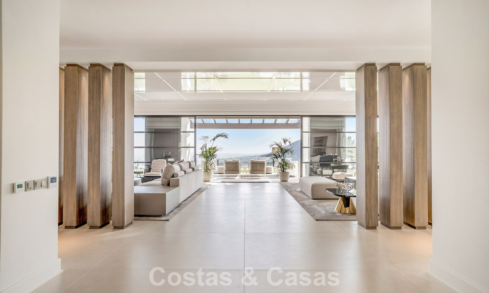 Boutique villa in resortstijl te koop met open zeezicht, genesteld in het weelderig groen van het exclusieve La Zagaleta golfresort, Marbella - Benahavis 54071