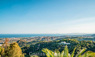 Boutique villa in resortstijl te koop met open zeezicht, genesteld in het weelderig groen van het exclusieve La Zagaleta golfresort, Marbella - Benahavis 54078 
