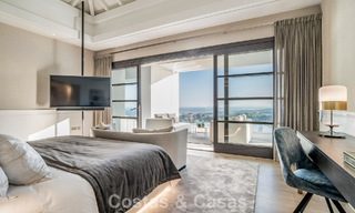 Boutique villa in resortstijl te koop met open zeezicht, genesteld in het weelderig groen van het exclusieve La Zagaleta golfresort, Marbella - Benahavis 54091 