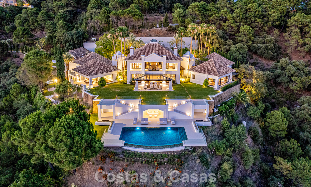 Boutique villa in resortstijl te koop met open zeezicht, genesteld in het weelderig groen van het exclusieve La Zagaleta golfresort, Marbella - Benahavis 54109