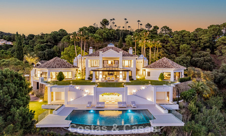 Boutique villa in resortstijl te koop met open zeezicht, genesteld in het weelderig groen van het exclusieve La Zagaleta golfresort, Marbella - Benahavis 54110