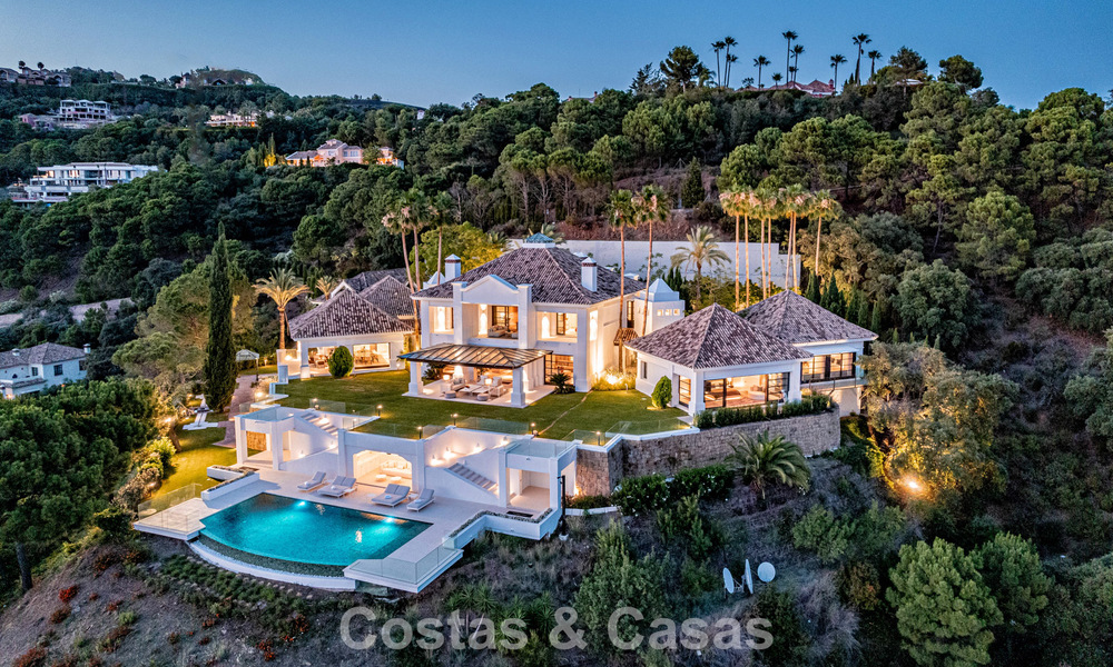 Boutique villa in resortstijl te koop met open zeezicht, genesteld in het weelderig groen van het exclusieve La Zagaleta golfresort, Marbella - Benahavis 54112